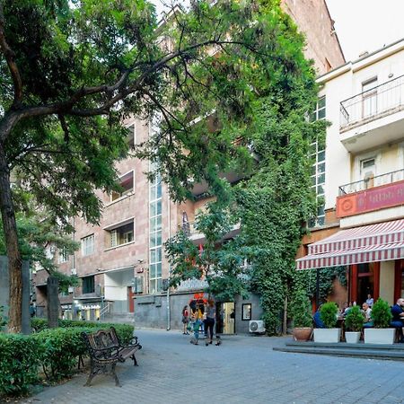 Stay Inn-Apartments On Abovyan 32 เยเรวาน ภายนอก รูปภาพ