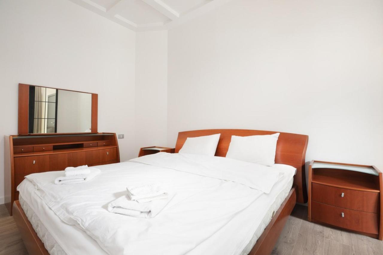 Stay Inn-Apartments On Abovyan 32 เยเรวาน ภายนอก รูปภาพ