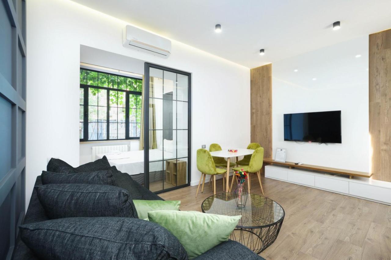 Stay Inn-Apartments On Abovyan 32 เยเรวาน ภายนอก รูปภาพ